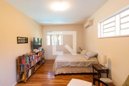 Casa à venda com 346m², 4 quartos e 3 vagas Casa à venda com 346m², 4 quartos e 3 vagasSuíte