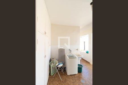 Casa à venda com 346m², 4 quartos e 3 vagas Casa à venda com 346m², 4 quartos e 3 vagasÁrea de Serviço