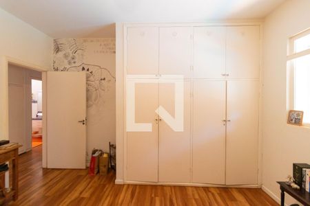 Casa à venda com 346m², 4 quartos e 3 vagas Casa à venda com 346m², 4 quartos e 3 vagasQuarto 01