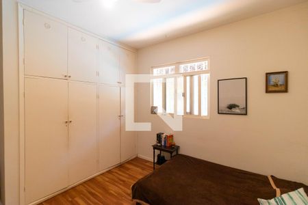 Casa à venda com 346m², 4 quartos e 3 vagas Casa à venda com 346m², 4 quartos e 3 vagasQuarto 01