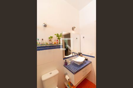 Casa à venda com 346m², 4 quartos e 3 vagas Casa à venda com 346m², 4 quartos e 3 vagasBanheiro 02