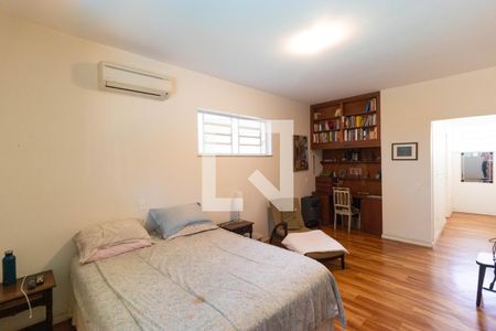 Casa à venda com 346m², 4 quartos e 3 vagas Casa à venda com 346m², 4 quartos e 3 vagasSuíte