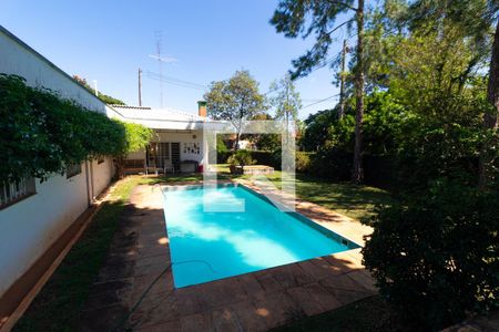 Casa à venda com 346m², 4 quartos e 3 vagas Casa à venda com 346m², 4 quartos e 3 vagasQuintal