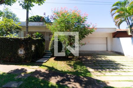 Casa à venda com 346m², 4 quartos e 3 vagas Casa à venda com 346m², 4 quartos e 3 vagasFachada