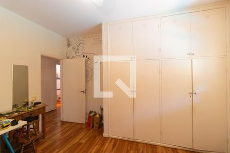 Casa à venda com 346m², 4 quartos e 3 vagas Casa à venda com 346m², 4 quartos e 3 vagasQuarto 01