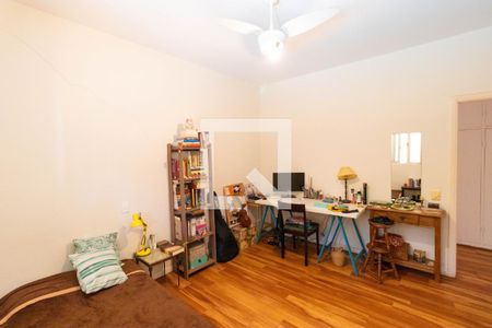 Casa à venda com 346m², 4 quartos e 3 vagas Casa à venda com 346m², 4 quartos e 3 vagasQuarto 01