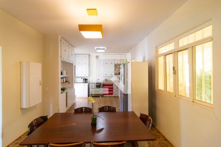 Casa à venda com 346m², 4 quartos e 3 vagas Casa à venda com 346m², 4 quartos e 3 vagasCozinha