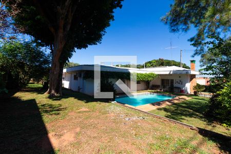 Casa à venda com 346m², 4 quartos e 3 vagas Casa à venda com 346m², 4 quartos e 3 vagasQuintal
