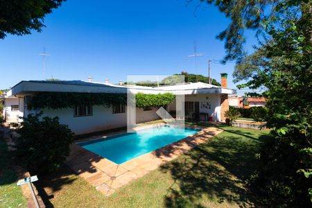 Casa à venda com 346m², 4 quartos e 3 vagas Casa à venda com 346m², 4 quartos e 3 vagasQuintal