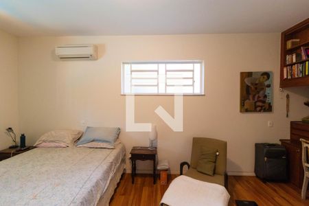 Casa à venda com 346m², 4 quartos e 3 vagas Casa à venda com 346m², 4 quartos e 3 vagasSuíte