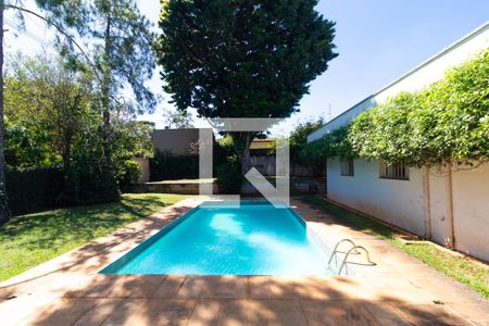 Casa à venda com 346m², 4 quartos e 3 vagas Casa à venda com 346m², 4 quartos e 3 vagasQuintal