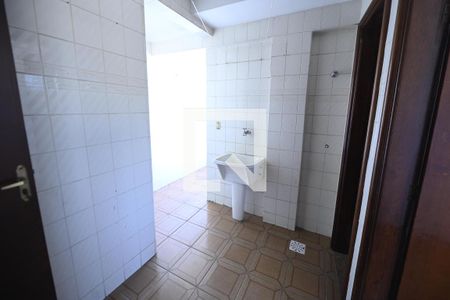 Área de serviço de apartamento para alugar com 3 quartos, 130m² em Serrinha, Goiânia
