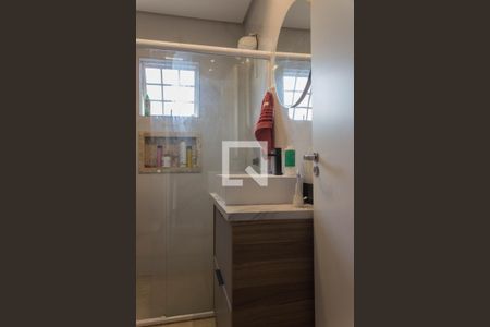 Casa à venda com 180m², 3 quartos e 2 vagas Casa à venda com 180m², 3 quartos e 2 vagasBanheiro Social