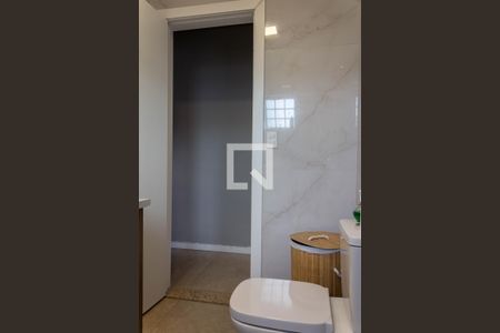 Casa à venda com 180m², 3 quartos e 2 vagas Casa à venda com 180m², 3 quartos e 2 vagasBanheiro Social