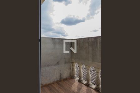 Casa à venda com 180m², 3 quartos e 2 vagas Casa à venda com 180m², 3 quartos e 2 vagasSacada do Quarto 1