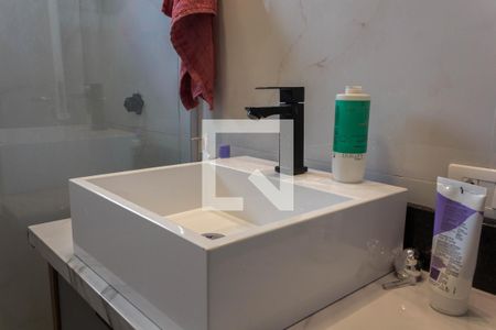 Casa à venda com 180m², 3 quartos e 2 vagas Casa à venda com 180m², 3 quartos e 2 vagasBanheiro Social