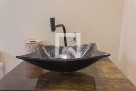 Casa à venda com 180m², 3 quartos e 2 vagas Casa à venda com 180m², 3 quartos e 2 vagasBanheiro Social 2