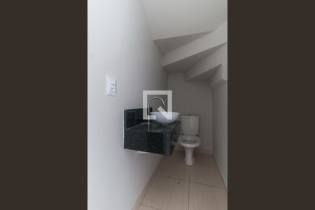 Lavabo de casa de condomínio para alugar com 2 quartos, 67m² em Vila Suissa, Mogi das Cruzes