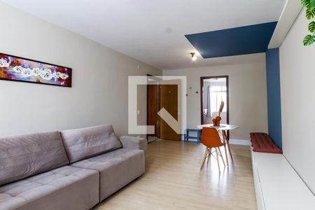 Sala - mesa e sofá de apartamento para alugar com 3 quartos, 100m² em Alto da Glória, Curitiba