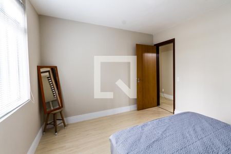 Quarto 1 - Janela, espelho e porta de apartamento para alugar com 3 quartos, 100m² em Alto da Glória, Curitiba