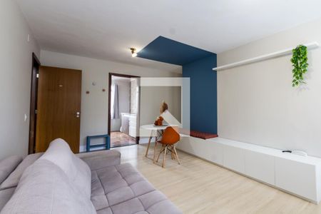 Sala - armário e prateleira de apartamento para alugar com 3 quartos, 100m² em Alto da Glória, Curitiba