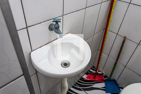 Banheiro de casa para alugar com 1 quarto, 32m² em Vila Zat, São Paulo