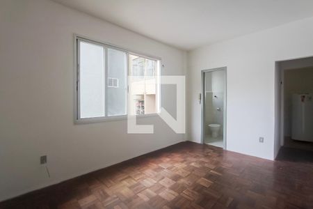 Sala/Quarto de kitnet/studio para alugar com 1 quarto, 58m² em Passo da Areia, Porto Alegre