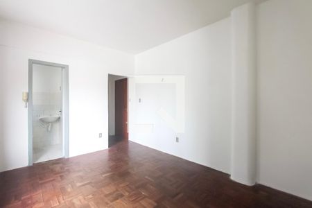 Sala/Quarto de kitnet/studio para alugar com 1 quarto, 58m² em Passo da Areia, Porto Alegre