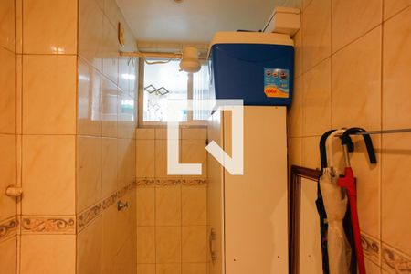 Banheiro de apartamento à venda com 1 quarto, 53m² em Jardim Sabará, Porto Alegre