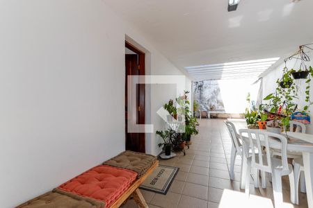 Casa à venda com 290m², 3 quartos e 2 vagas Casa à venda com 290m², 3 quartos e 2 vagasÁrea Entrada