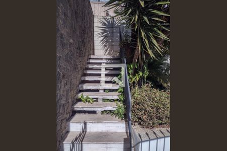 Casa à venda com 290m², 3 quartos e 2 vagas Casa à venda com 290m², 3 quartos e 2 vagasEscada Entrada