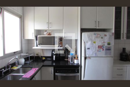 Cozinha de apartamento à venda com 4 quartos, 151m² em Vila Suzana, São Paulo