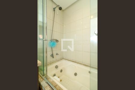 Banheiro da Suíte de apartamento à venda com 3 quartos, 90m² em Jardim Itu Sabará, Porto Alegre