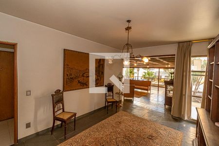 Sala de TV  de apartamento à venda com 4 quartos, 200m² em Cambuí, Campinas