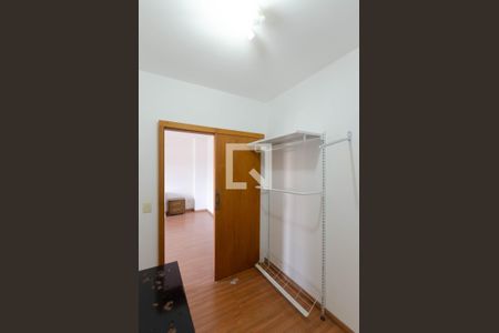 Casa de condomínio à venda com 172m², 3 quartos e 2 vagas Casa de condomínio à venda com 172m², 3 quartos e 2 vagasCloset da suíte