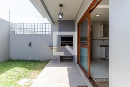 Casa de condomínio à venda com 172m², 3 quartos e 2 vagas Casa de condomínio à venda com 172m², 3 quartos e 2 vagasQuintal