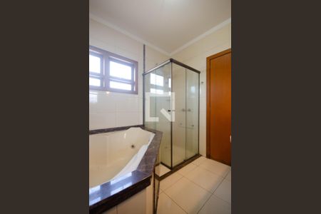 Casa de condomínio à venda com 172m², 3 quartos e 2 vagas Casa de condomínio à venda com 172m², 3 quartos e 2 vagasBanheiro da Suíte 1