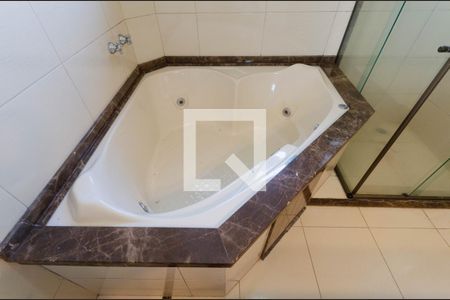 Casa de condomínio à venda com 172m², 3 quartos e 2 vagas Casa de condomínio à venda com 172m², 3 quartos e 2 vagasDetalhe Banheiro da Suíte 1