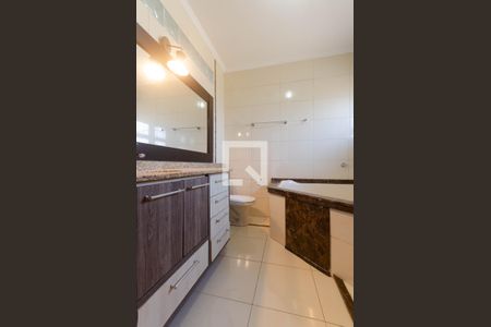 Casa de condomínio à venda com 172m², 3 quartos e 2 vagas Casa de condomínio à venda com 172m², 3 quartos e 2 vagasBanheiro da Suíte 1