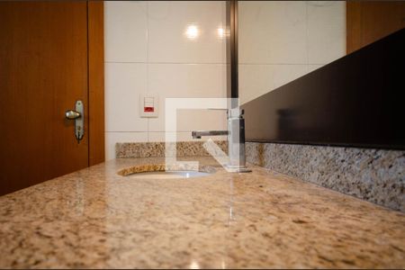 Casa de condomínio à venda com 172m², 3 quartos e 2 vagas Casa de condomínio à venda com 172m², 3 quartos e 2 vagasDetalhe Banheiro da Suíte 1