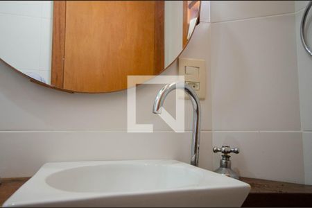 Casa de condomínio à venda com 172m², 3 quartos e 2 vagas Casa de condomínio à venda com 172m², 3 quartos e 2 vagasBanheiro Social