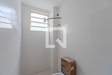 Banheiro de kitnet/studio à venda com 1 quarto, 35m² em Azenha, Porto Alegre