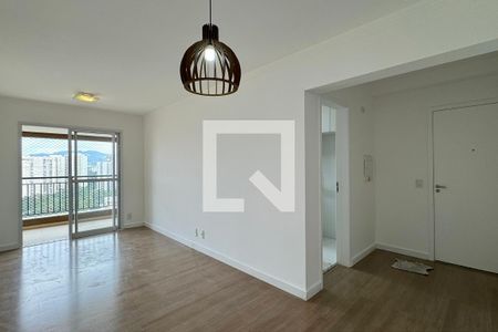 Sala de apartamento à venda com 3 quartos, 76m² em Jardim Tupanci, Barueri