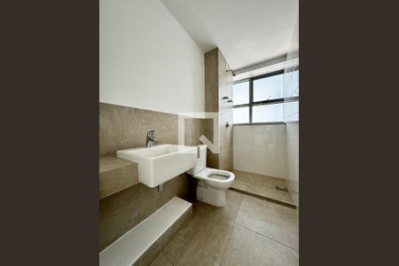 Banheiro de apartamento à venda com 1 quarto, 73m² em Funcionários, Belo Horizonte