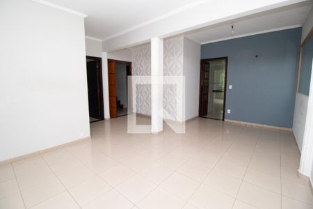 Casa para alugar com 200m², 2 quartos e 6 vagasSala