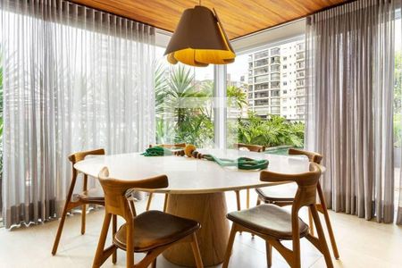 Apartamento à venda com 2 quartos, 230m² em Moema, São Paulo