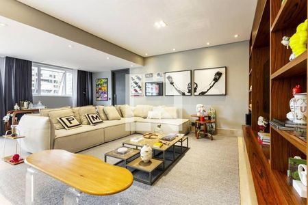 Apartamento à venda com 2 quartos, 230m² em Moema, São Paulo