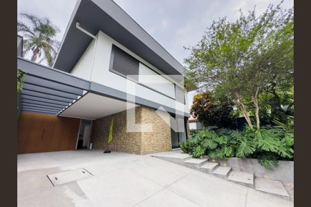 Casa à venda com 5 quartos, 410m² em Alto de Pinheiros, São Paulo