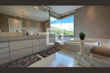 Casa à venda com 5 quartos, 740m² em Alphaville, Santana de Parnaíba