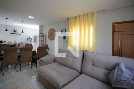 Sala de casa à venda com 3 quartos, 250m² em Esplanada, Belo Horizonte